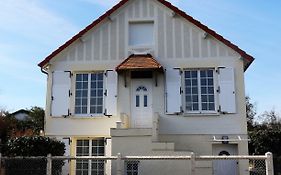 Villa des sables avec 1 studio pour 2 personnes pouvant être complété par une chambre avec sa salle de bain et WC si 4 personnes